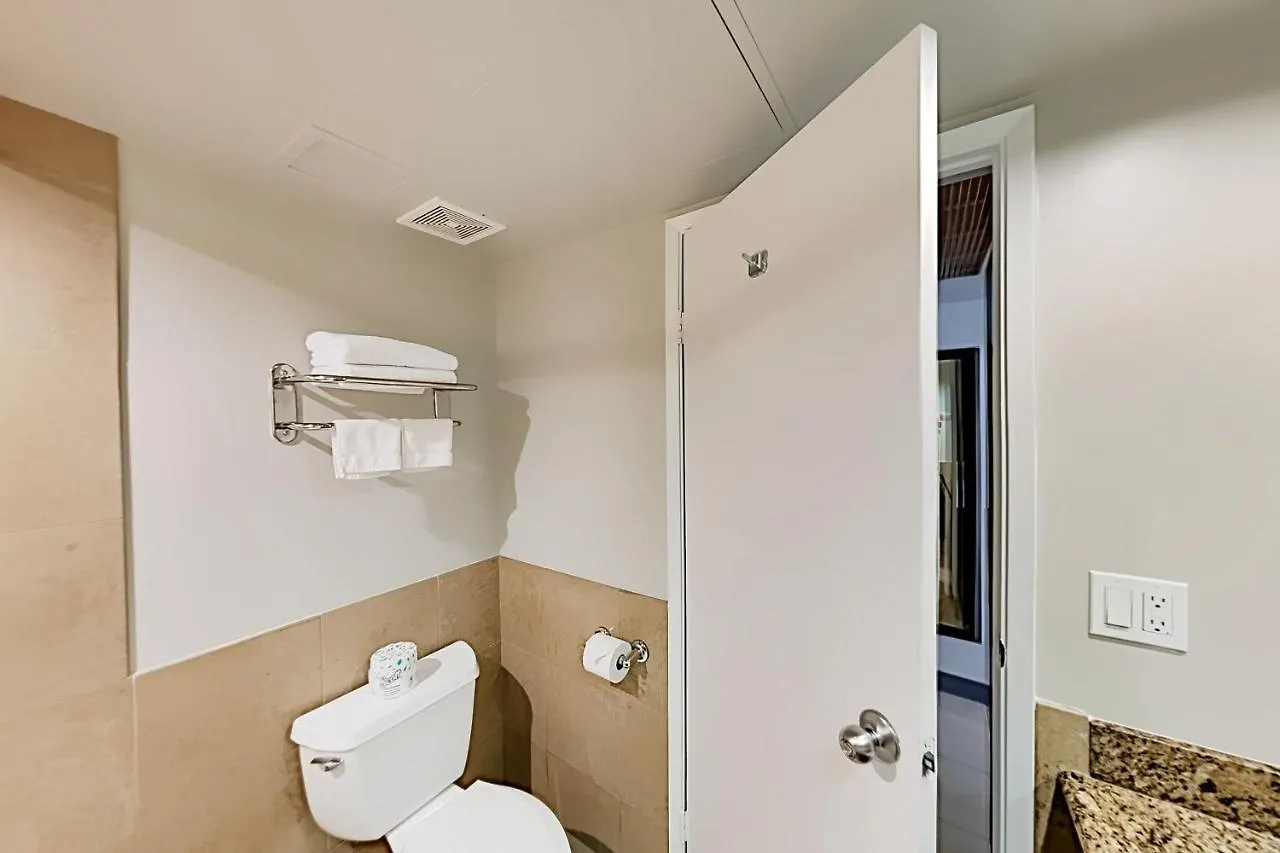 Aqua Palms Waikiki Ocean View Lanai Parking Included Apartment Honolulu